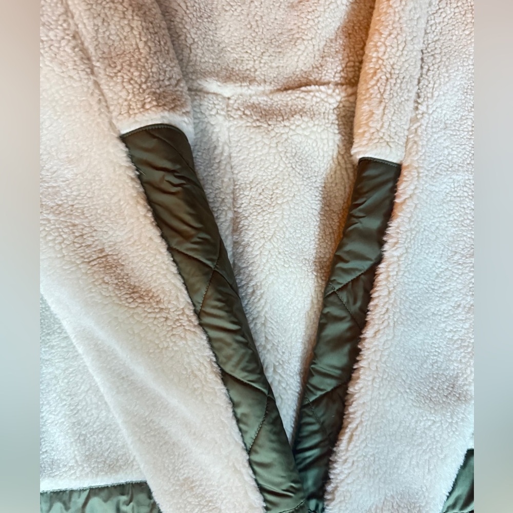 Patagonia Fleece Hoody - Picture 2 of 10
